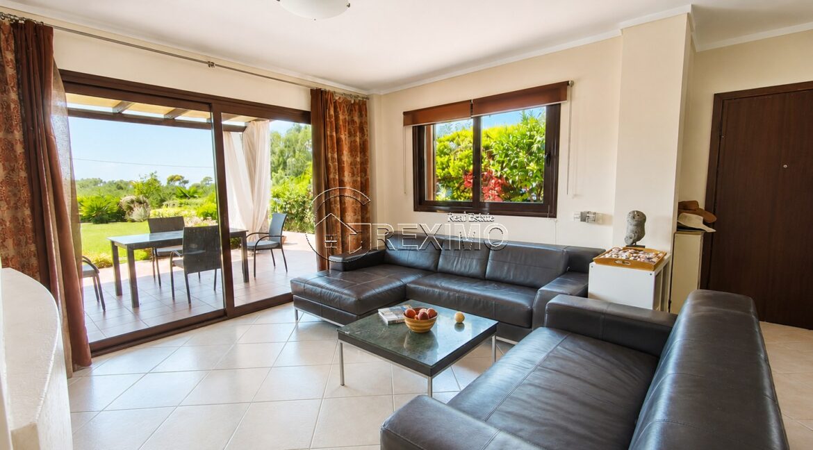 Villa in Elani Greece (7)
