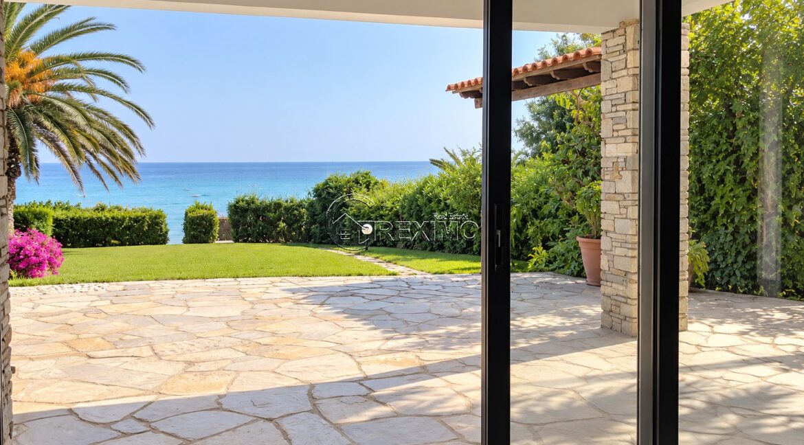 Beachfront villa Halkidiki